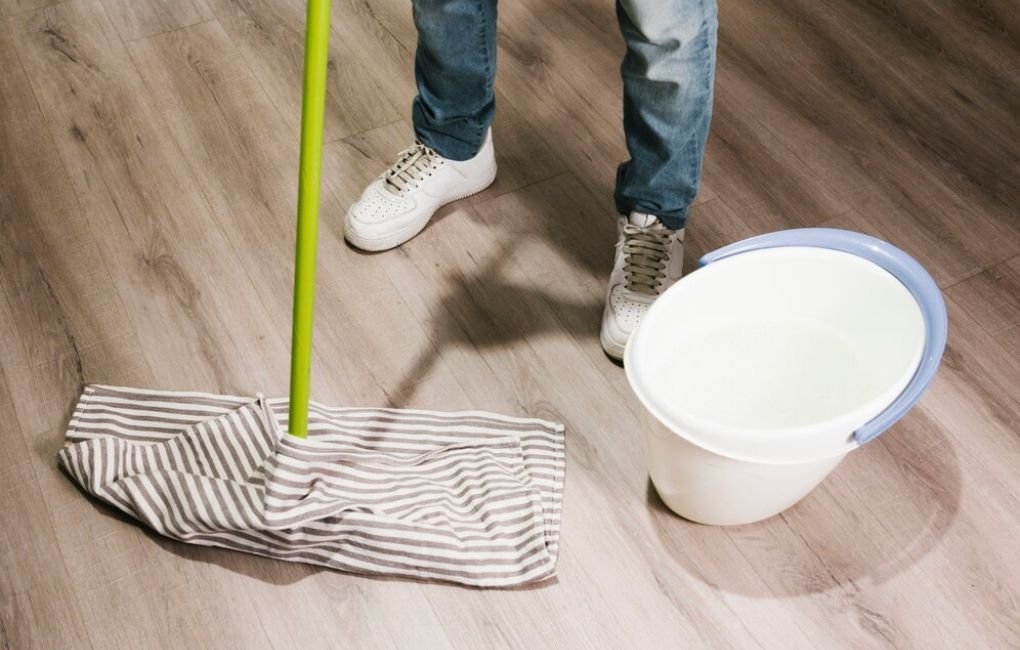 How to Remove Moisture from Floor